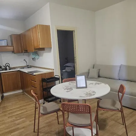 Lovely Sara X 4 Apartment